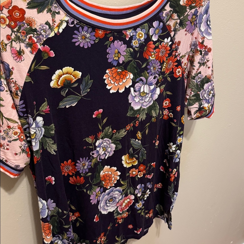 Johnny Was 🌺 Janie Favorite Floral Print Tee - Picture 7 of 9